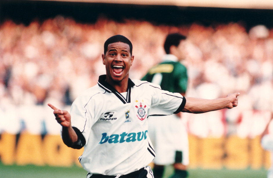 Marcelinho Carioca comemorando gol pelo Corinthians números e estatísticas