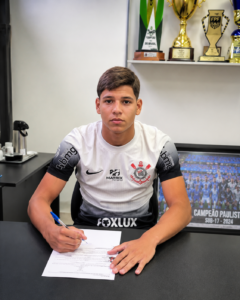 Pedro Morelli, destaque da base do Corinthians no Sub-17