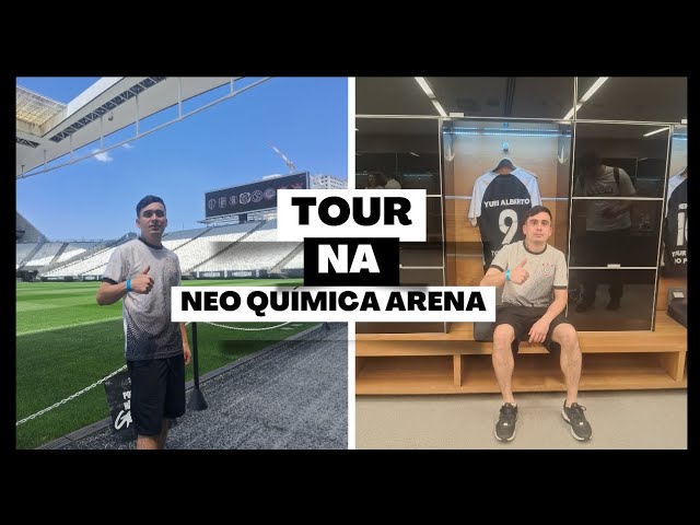 Torcedor durante o Tour Casa do Povo na Neo Química Arena conhecendo o gramado do Corinthians.